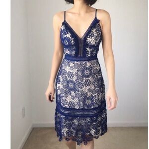 Elegant Blue Lace Midi Dress